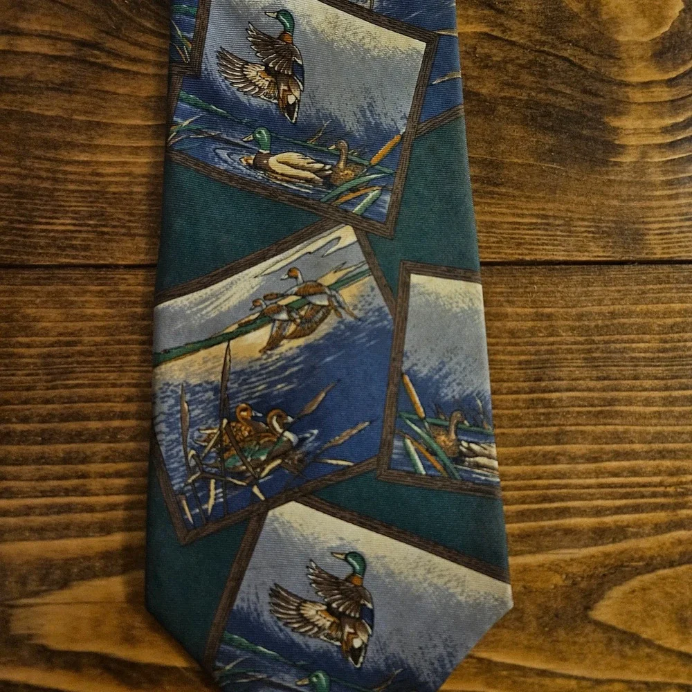 Ducks Unlimited All Silk Neck Tie – Mallard Duck Hunting Scene – Made in USA‎
